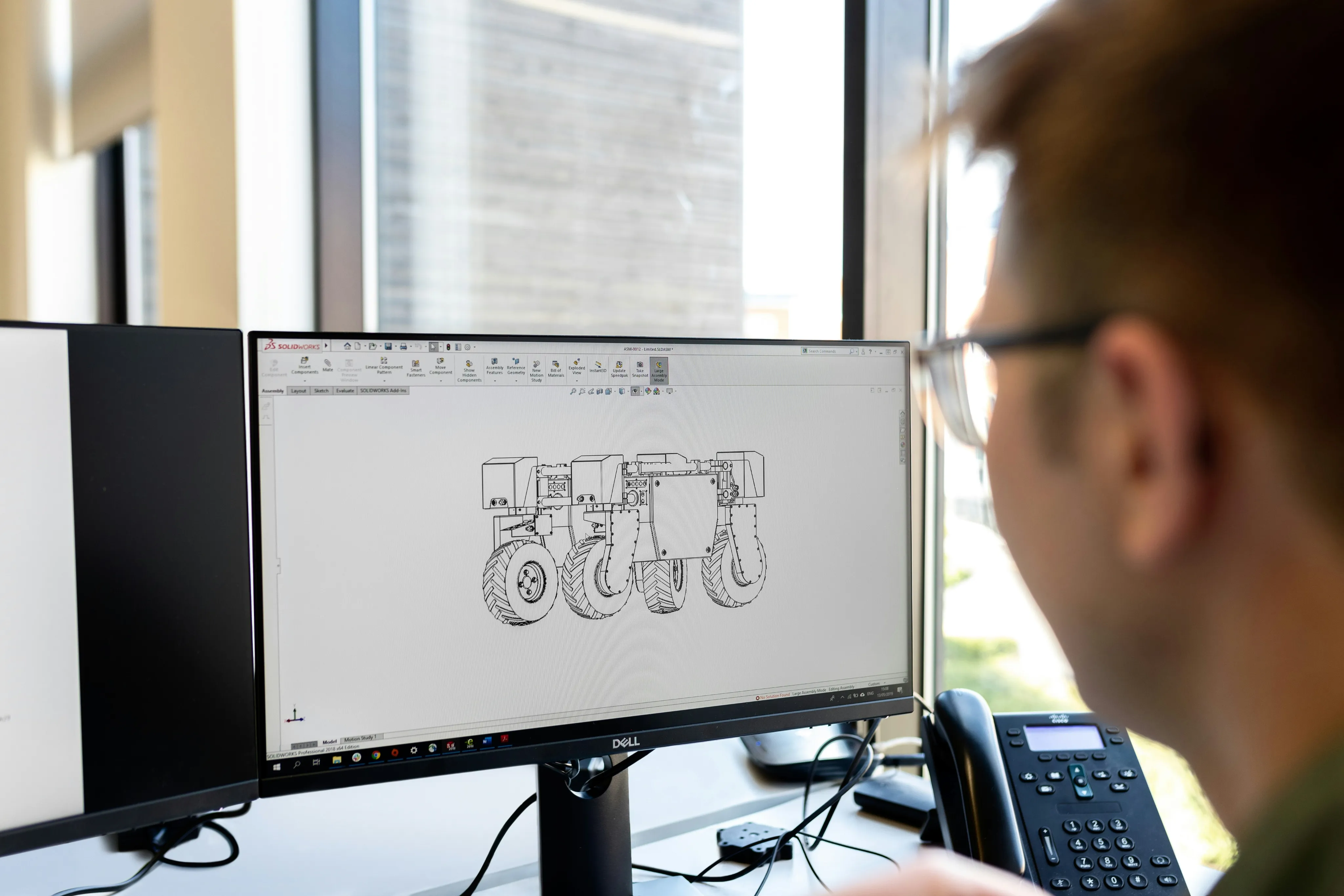 Inženjer pri CAD radnoj stanici